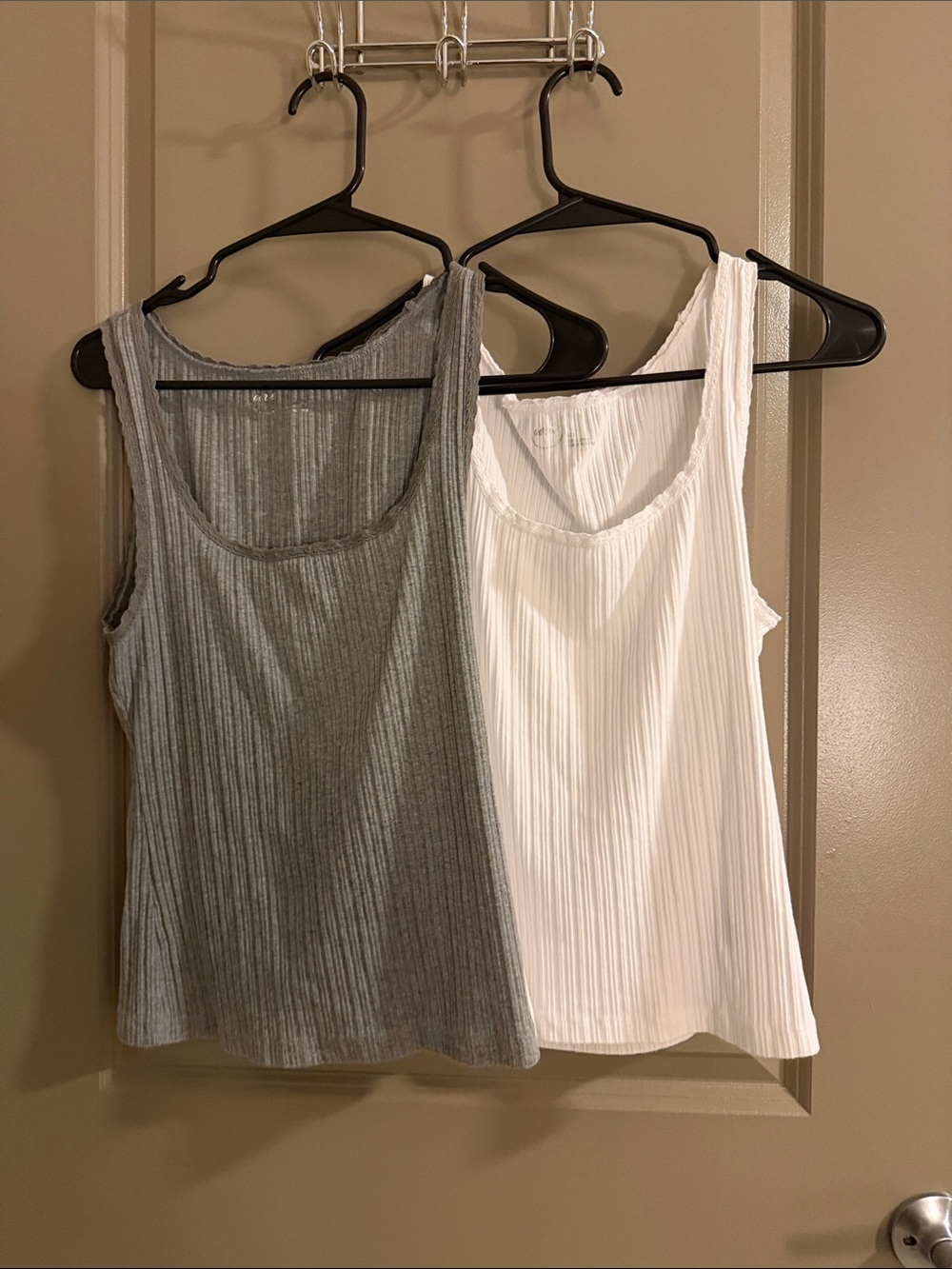 aerie Ribbed Scoop Tank — Gray & White